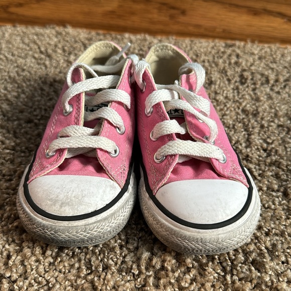 Toddler Size 7 Pink Converse - Picture 5 of 8